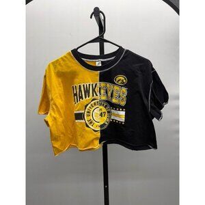 Zoozatz Iowa Hawkeyes Graphic Cropped Tee
